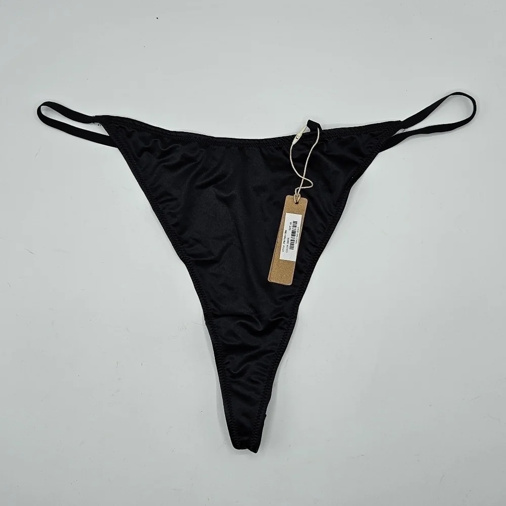 NWT Skims t-string thong color onyx size 3x